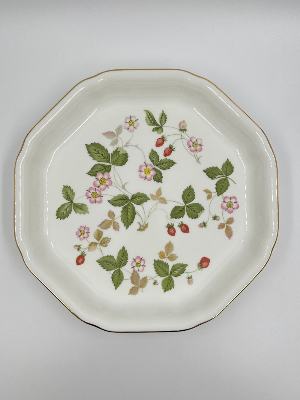 Блюдо 24,5см Wedgwood, Wild Strawberry