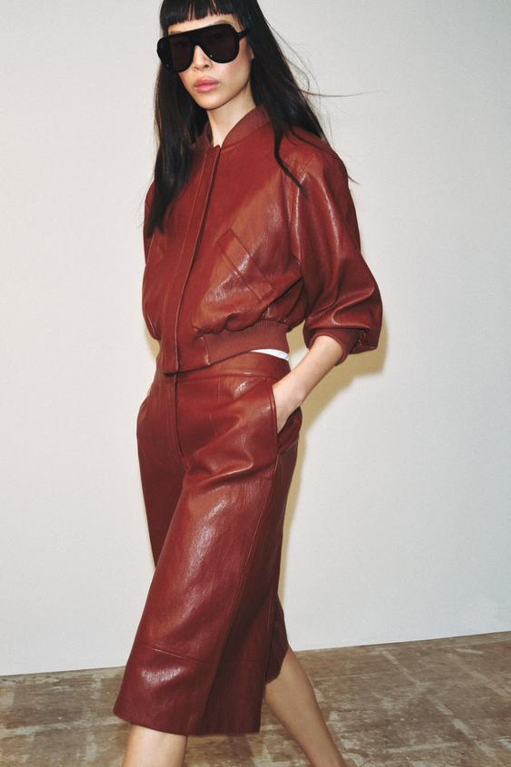 ZARA ДЛИННЫЕ ШОРТЫ ИЗ ИСКУССТВЕННОЙ КОЖИ, ЧЕРЕПИЧНЫЙ