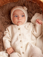 Шапочка с розой, Экрю