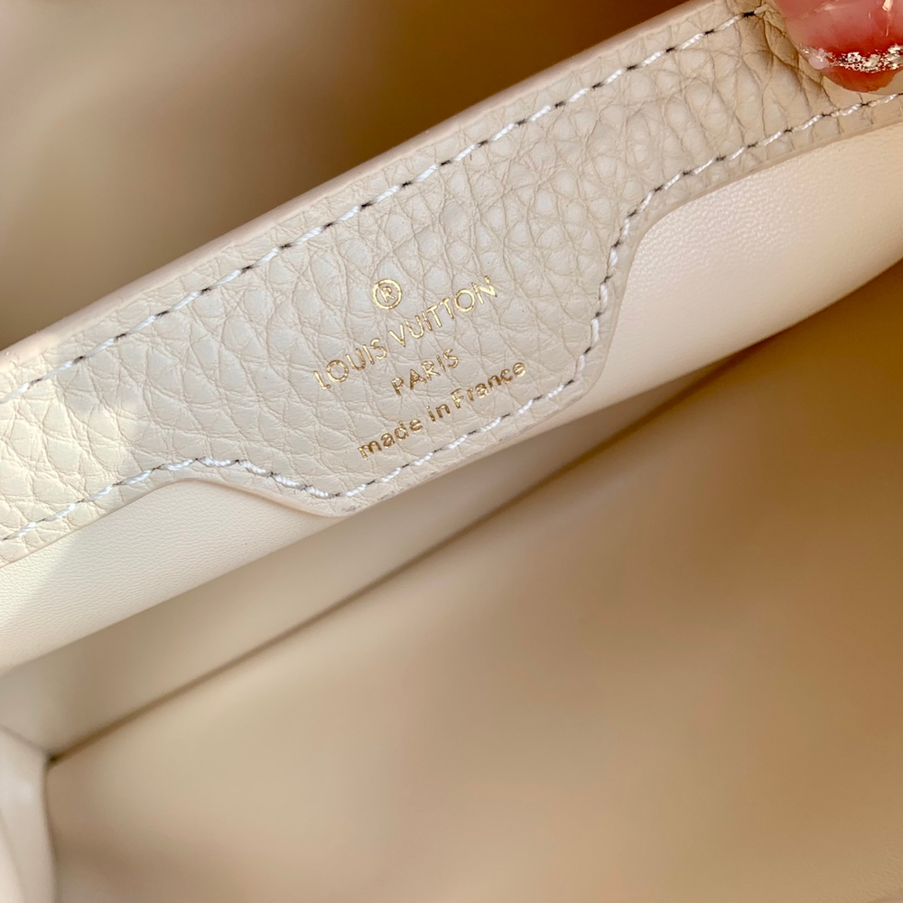 Louis Vuitton Capucines BB