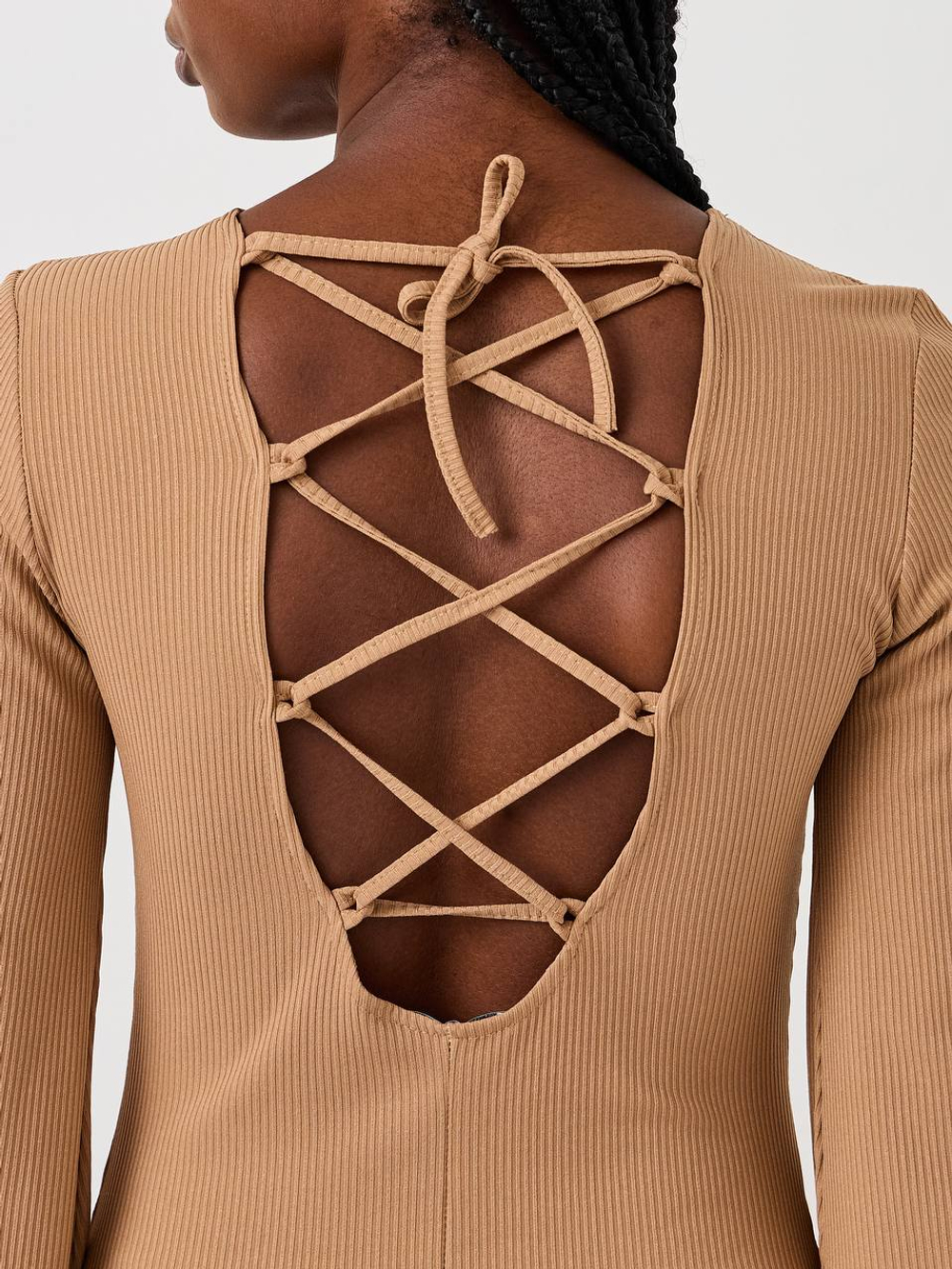 Платье с открытой спиной длинное