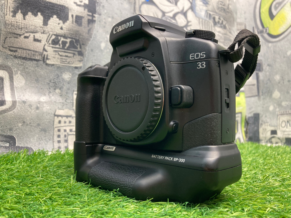 Canon EOS 33 + Battery Pack