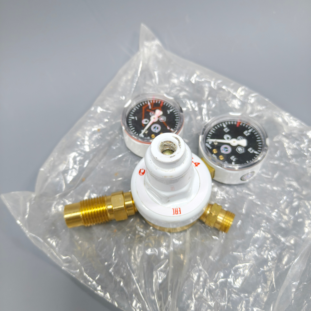 Редукторы / Манометр