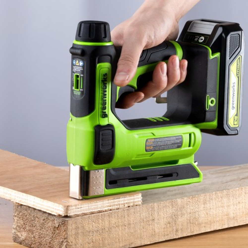 Степлер аккумуляторный GREENWORKS G24CS10 24V, АКБ 2Ач и ЗУ 3400107CUA