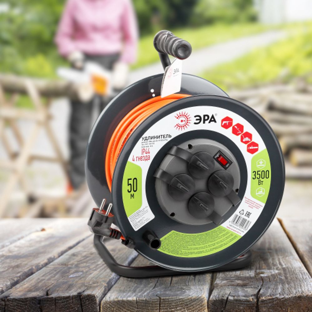 Удлинитель силовой ЭРА RMx-4es-3x1,5-50m-IP44 на металлической катушке c заземлением 4 розетки 50м ПВС 3х1.5мм2 | Силовые удлинители