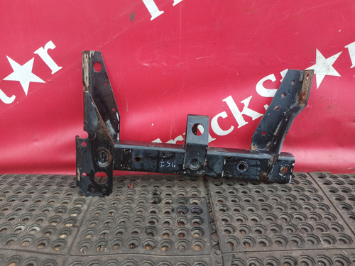 Кронштейн крыла переднего правый 2018г.