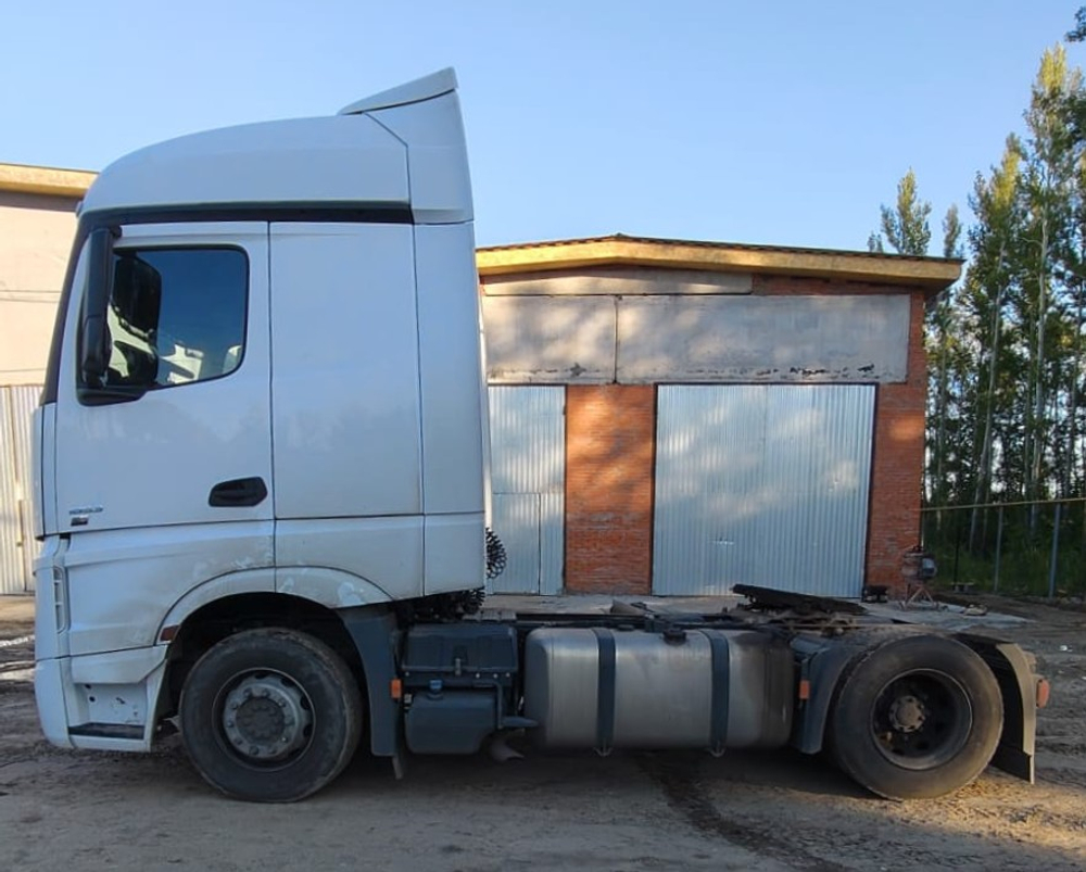 Mercedes-Benz ACTROS 4x2 Седельный тягач 1853 (Дизельный, 12,8 л, 531 л.с., АТ)