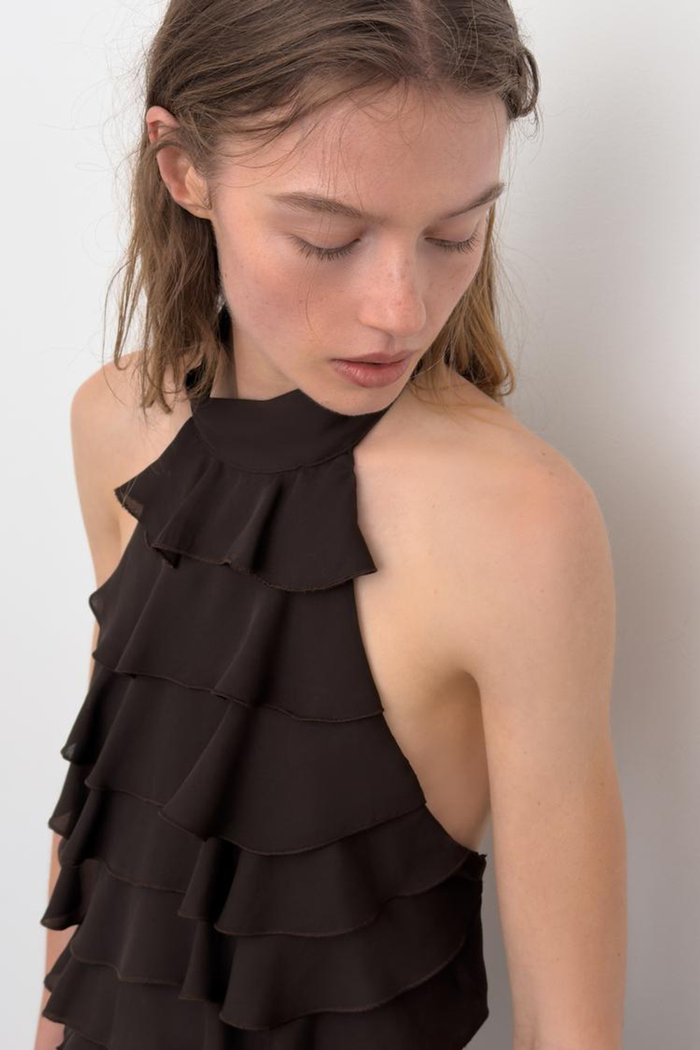 ZARA ТОП ИЗ ЖОРЖЕТА С ГОРЛОВИНОЙ ХАЛТЕР, ТЕМНО-КОРИЧНЕВЫЙ