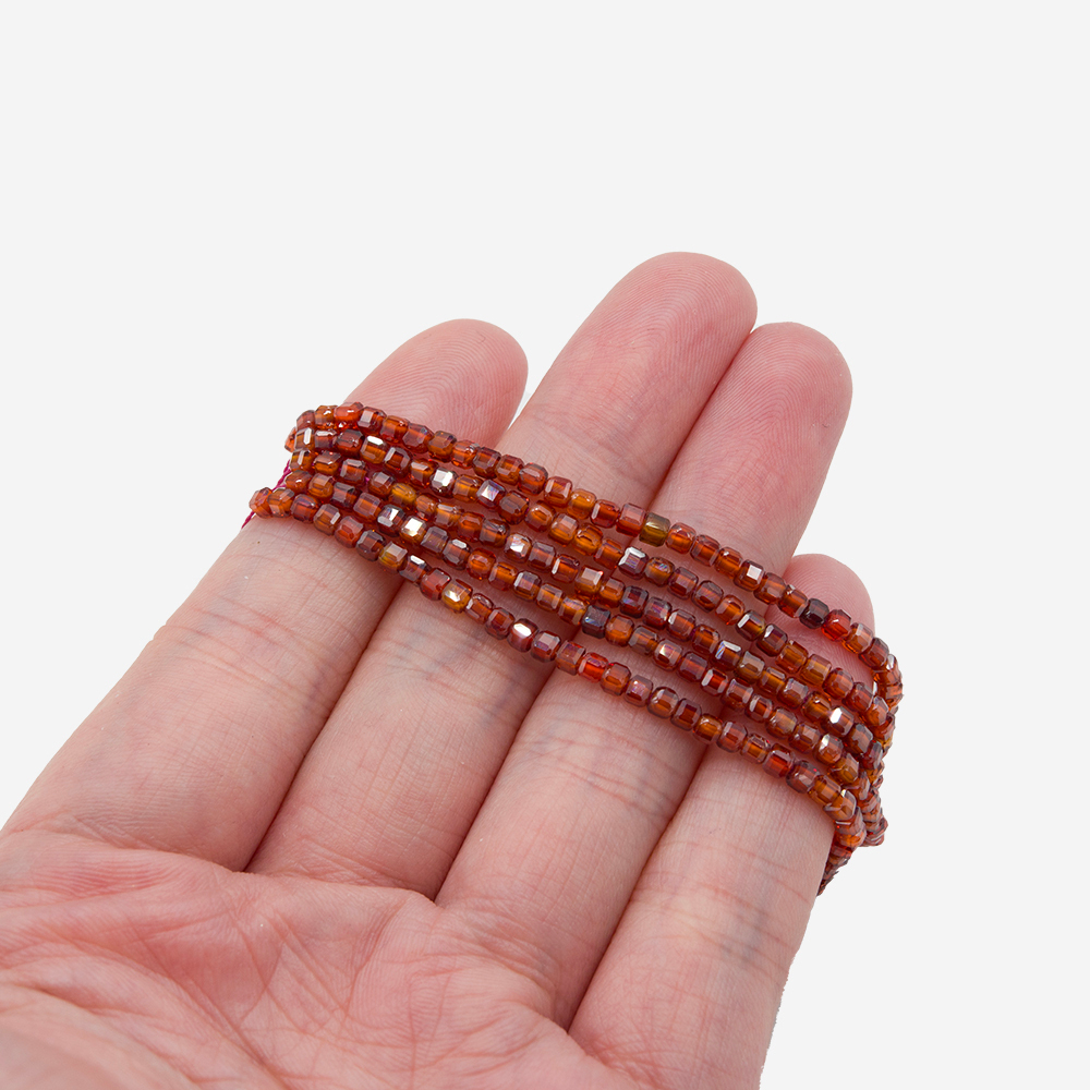 Фианиты, оттенок "Спессартин", 2,5мм, кубик, микроогранка