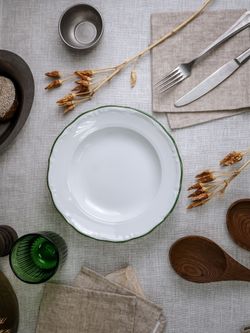 Тарелка глубокая 22 см, кант зелёный