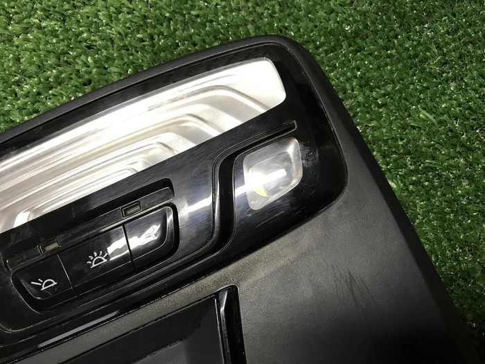 Плафон салона BMW 3er G20 (2018-н.в.)