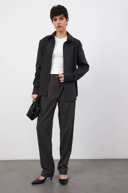 Свободная базовая рубашка из хлопка цвета антрацит