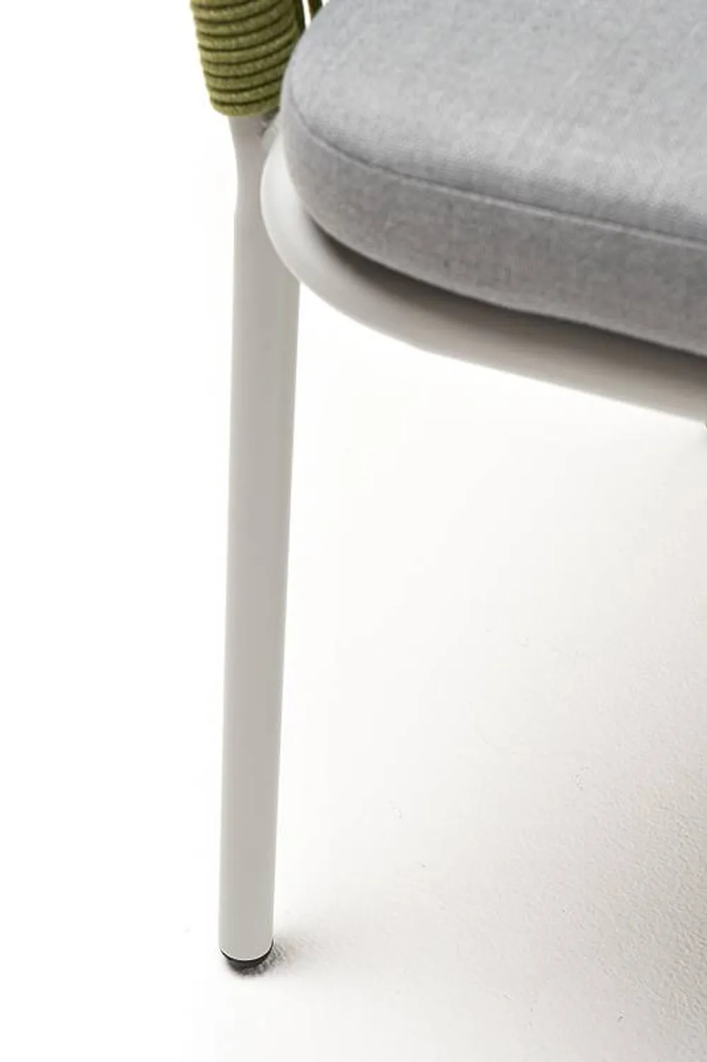 "Марсель" стул плетеный из роупа, каркас алюминий светло-серый (RAL7035) шагрень, роуп салатовый меланж круглый, ткань светло-серая