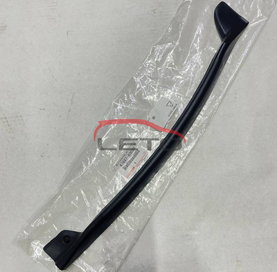 Уплотнитель двери задней правой 67887-60020 6788760020