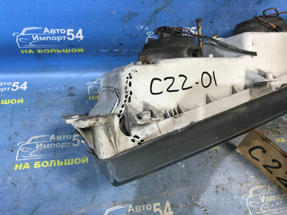 Фара передняя правая NISSAN LARGO 1992