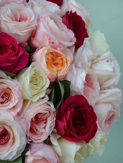 56. Букет из английской пионовидной и садовой розы