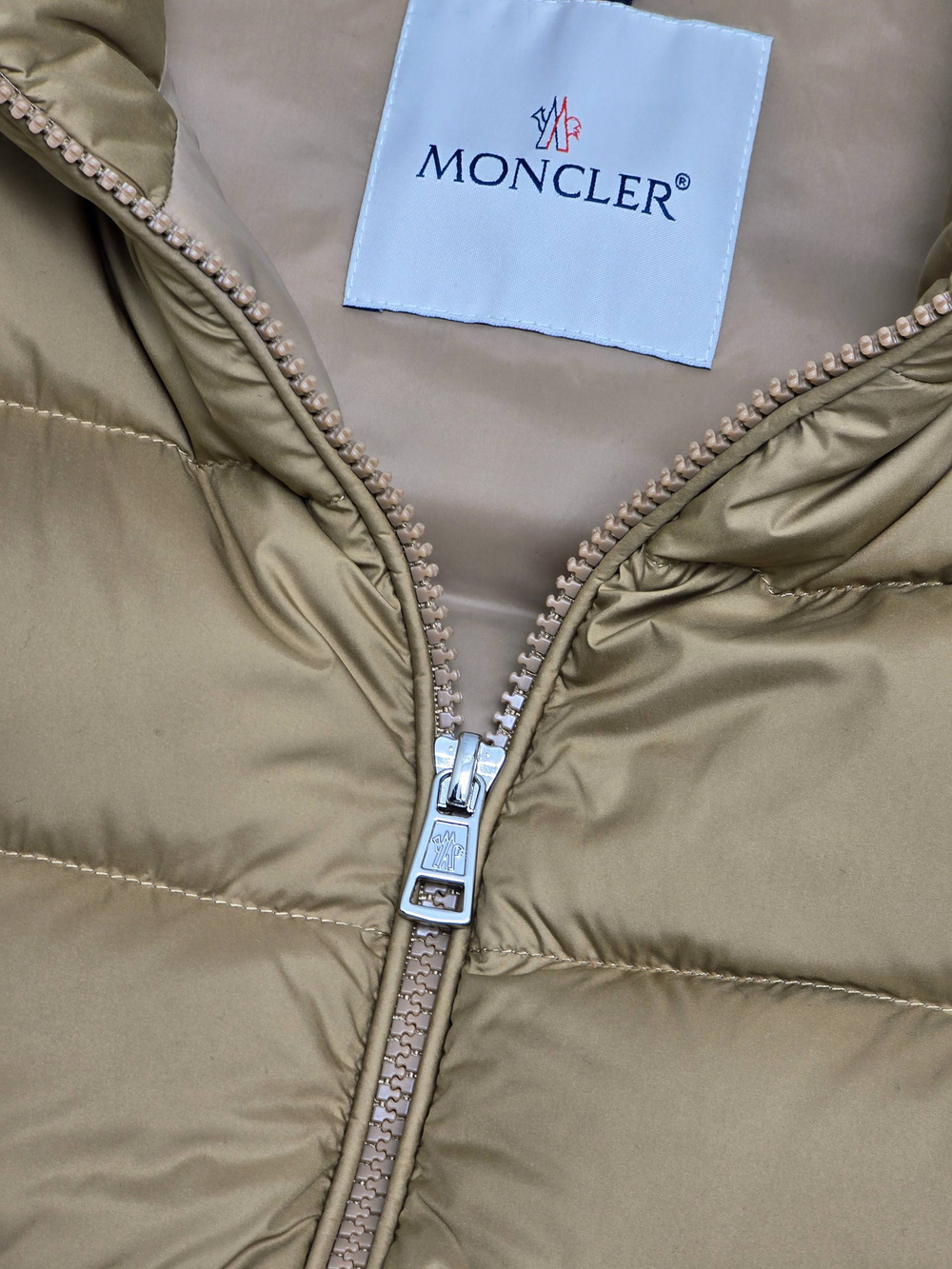 Безрукавка Moncler