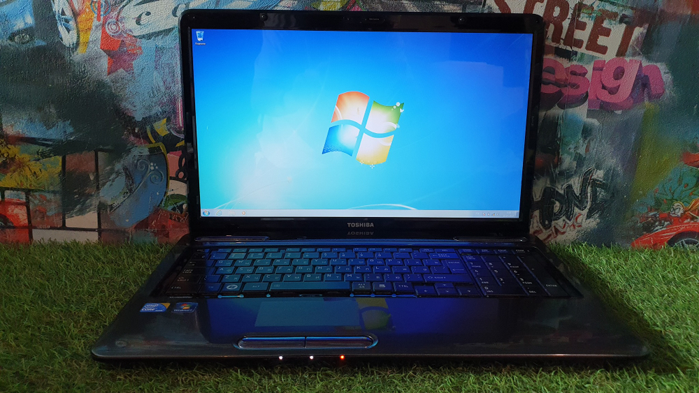 Ноутбук Toshiba  17"/ i5 450M/4Gb/Radeon HD 5000/ Satellite L675-110 psk3ee-028011ru/ Windows 7