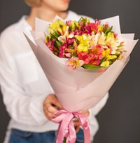 Flower bouquet of 11 alstroemerias