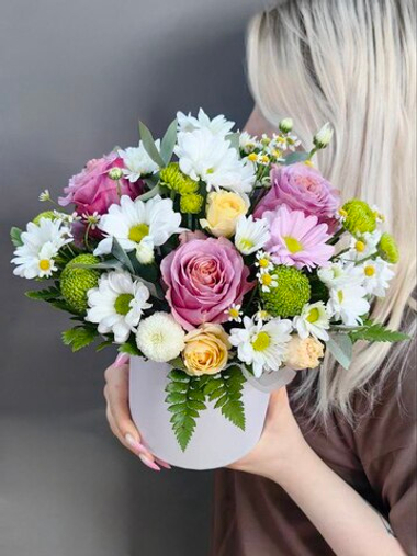 Шляпная коробка с цветами