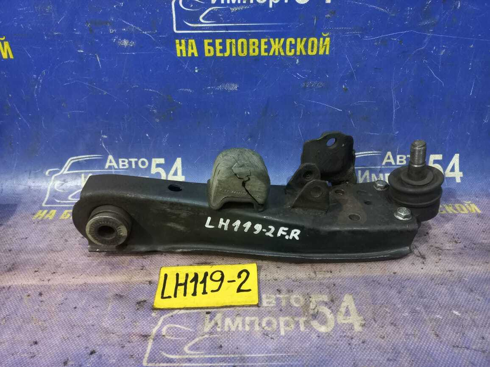 Рычаг передний правый TOYOTA HIACE 1994