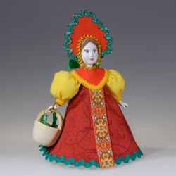 Сувенирная кукла в кокошнике