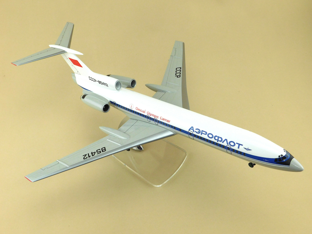 Модель самолета Ту-154Б-2 (М1:100, Аэрофлот СССР-85412 Олимпийский с шасси)