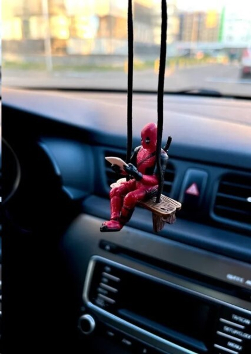 Подвеска на зеркало ДЭДПУЛ НА КАЧЕЛЯХ (P.R.C.)