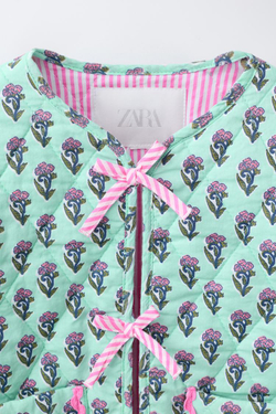 ZARA СТЕГАНЫЙ ЖАКЕТ С ЦВЕТАМИ И БАНТАМИ, СВЕТЛО-БИРЮЗОВЫЙ