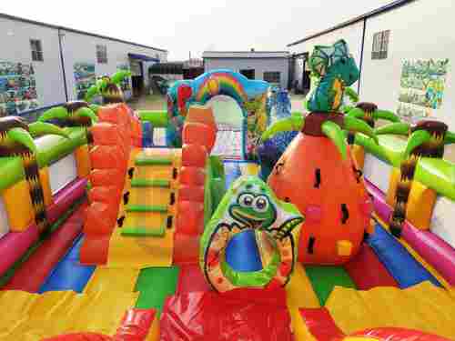 Коммерческий надувной батут "Хамелеон и динозавры" 16*9*7 м