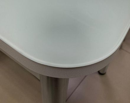 Стол неразд Прямоугольный подстолье прямое хром Царг.пояс белый Ст-ца белая (белая) ф/п стекло