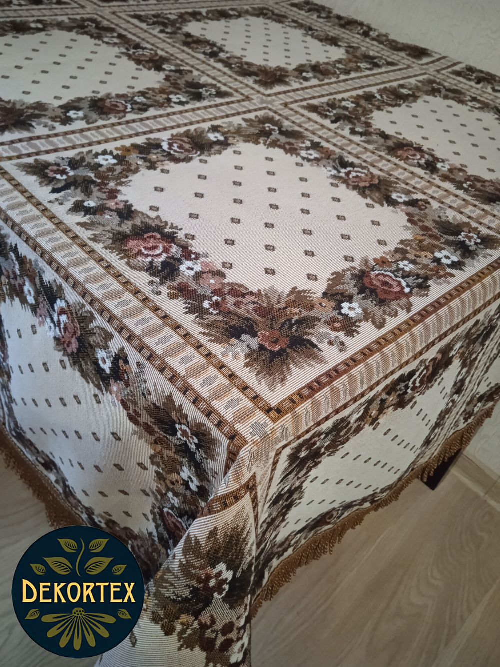 Гобеленовый набор Веночек (скатерть 163х163см + салфетка 32х32см 6шт)