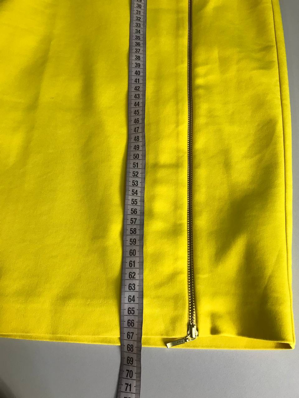 Юбка Mohito сочного цвета,маркировка 36 eur, визуально 42 размер