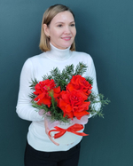 Новогодняя композиция из французской розы и хвои(00414)