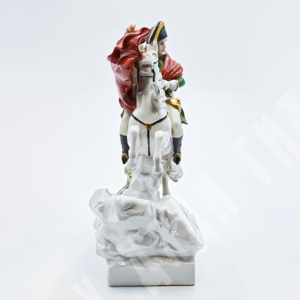 [Коллекционная статуэтка] Бонапарт на перевале Сен-Бернар. Фарфор, ручная роспись. Scheibe-Alsbach
