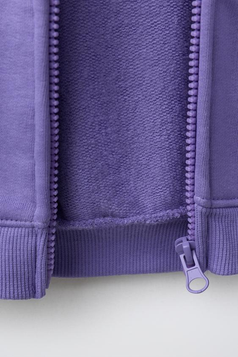 ZARA ХУДИ НА МОЛНИИ С ВЫШИВКОЙ, ЛАВАНДОВО-СИНИЙ