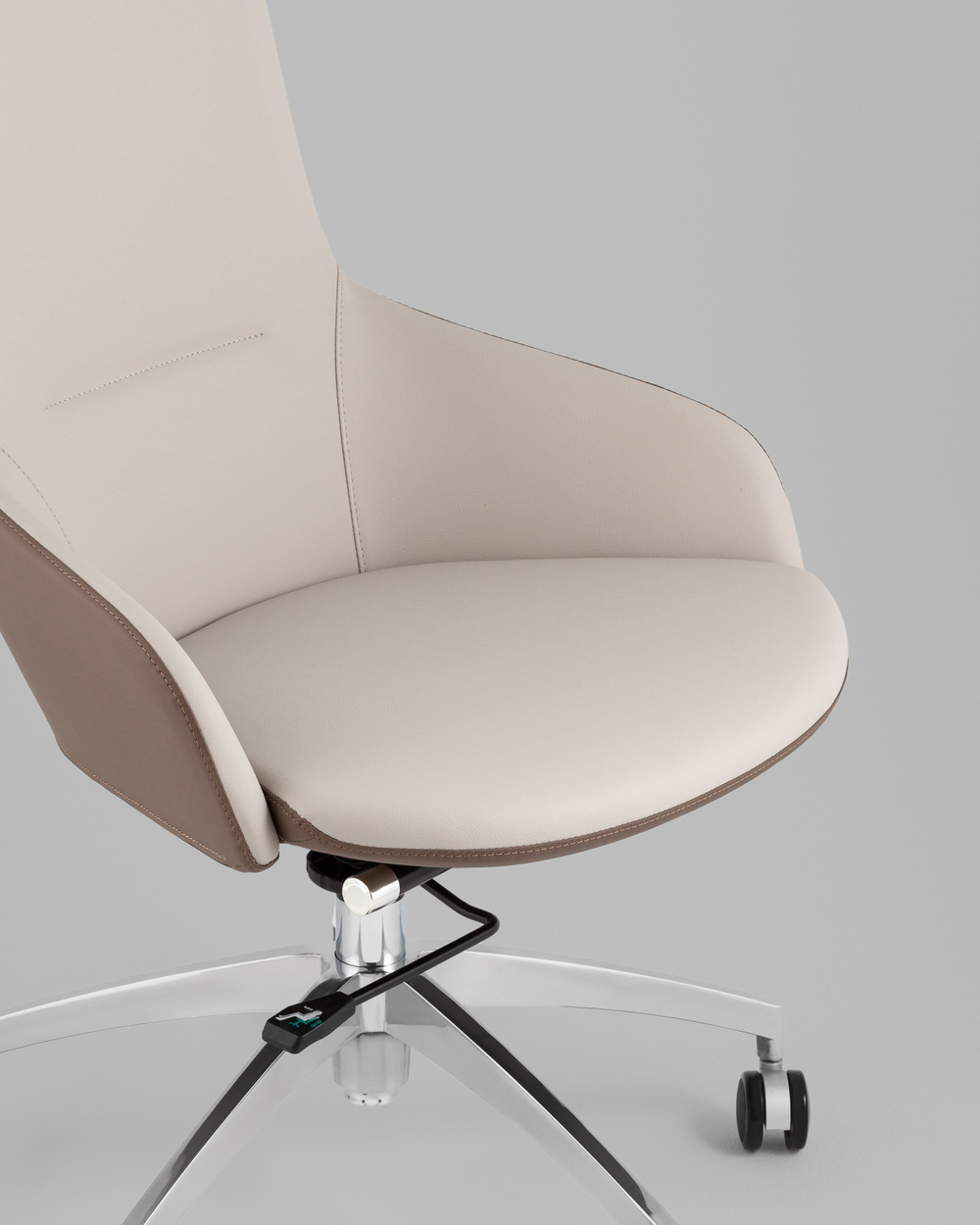 Кресло руководителя TopChairs Soulo светло-серый, коричневый
