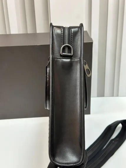 Кожаный портфель Bottega Veneta Intrecciato 40 с плечевым ремнем