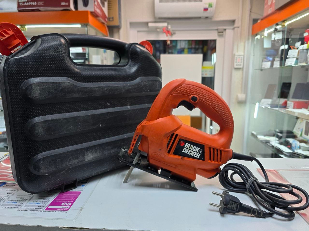 Электролобзик Black & Decker KS495