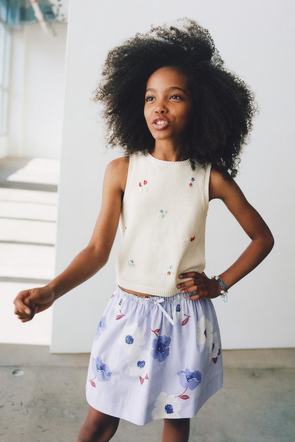 ZARA ЮБКА-ШОРТЫ С ЦВЕТОЧНЫМ ПРИНТОМ, ГОЛУБОЙ