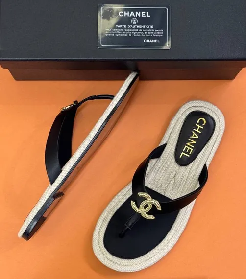 Босоножки CHANEL из каната с кожаными вставками