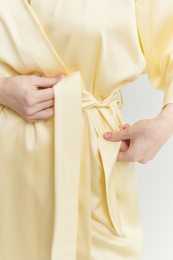 Халат из тенселя лимонный