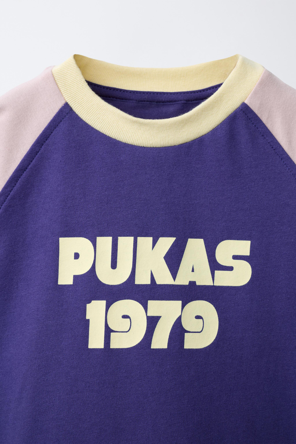 ZARA X PUKAS ФУТБОЛКА PUKAS SURF С РУКАВАМИ РЕГЛАН, СВЕТЛО-ЛИЛОВЫЙ