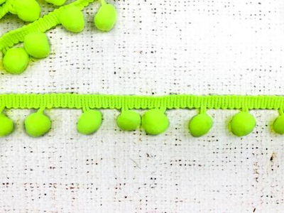 Тесьма/бахрома с помпонами, ш. 2,5 см, салатовый неон