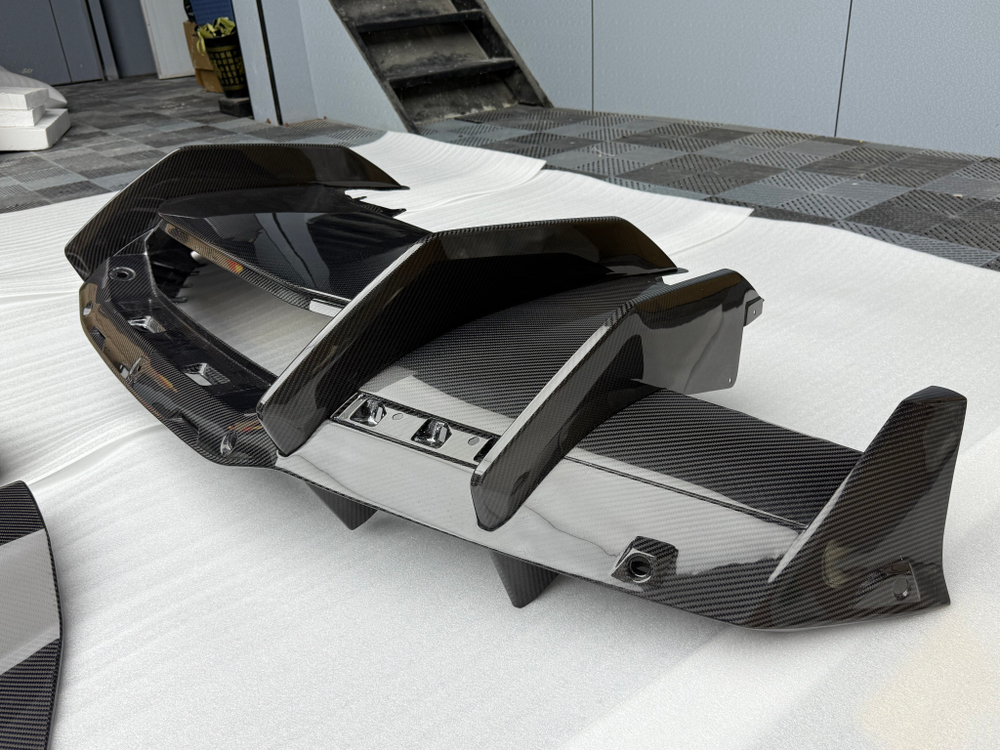 Карбоновый обвес для Lamborghini Revuelto 2023+ Ламборгини