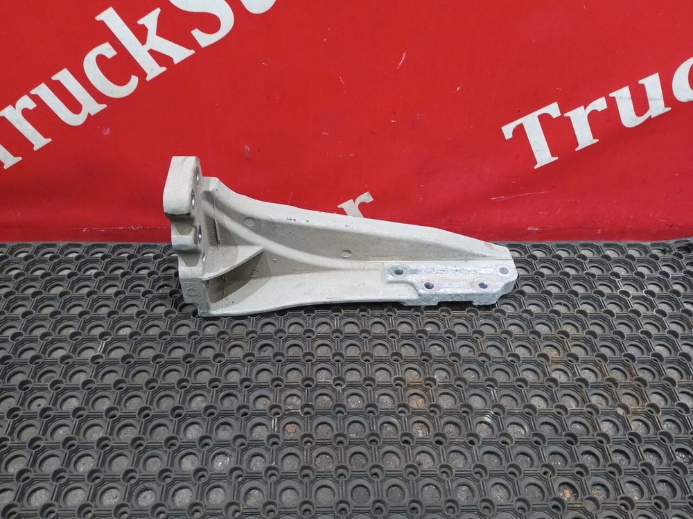 Кронштейн глушителя левый 2023г.