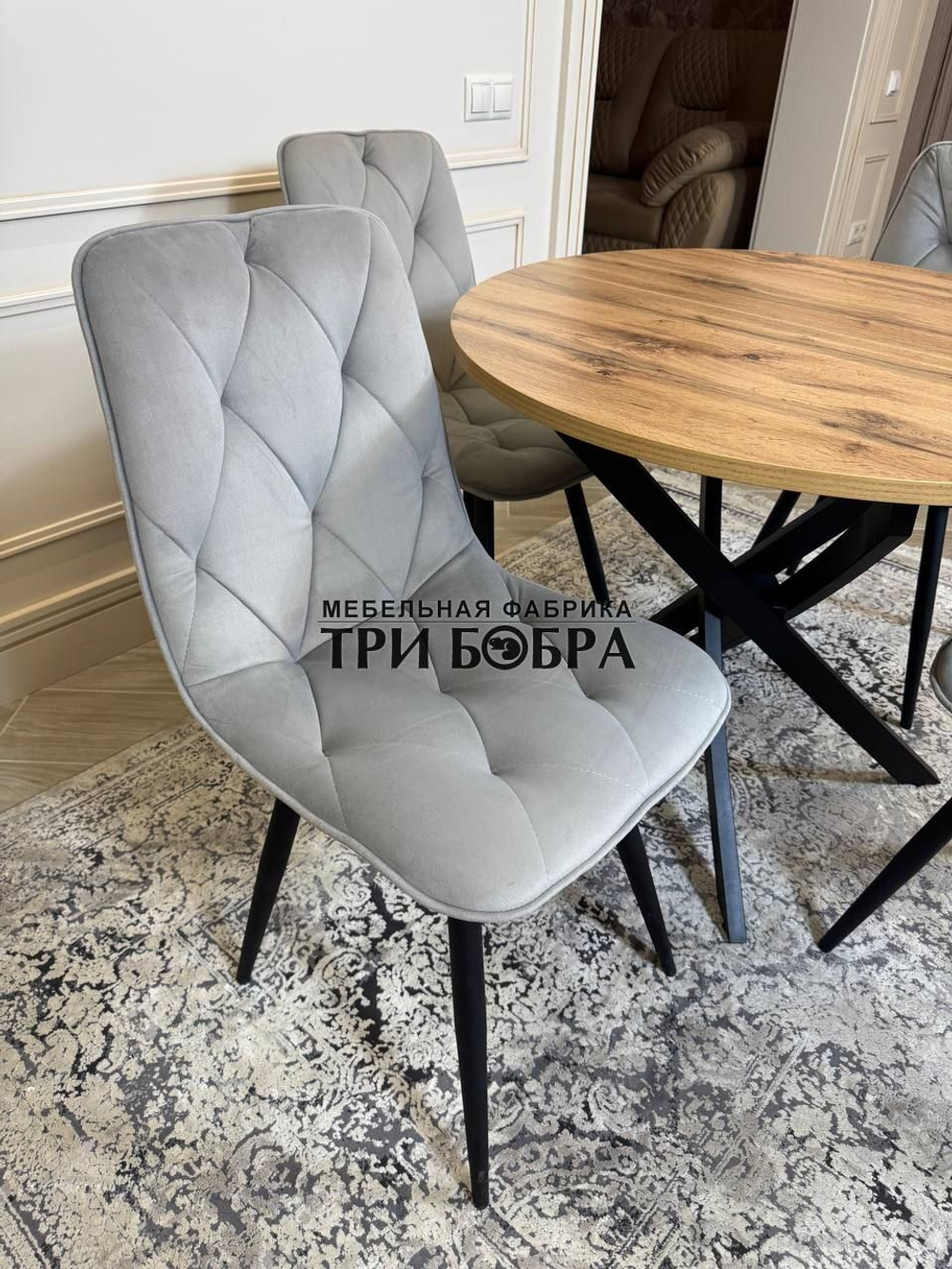Круглый раздвижной стол "Лофт", дуб вотан и стулья "Ральф" серый