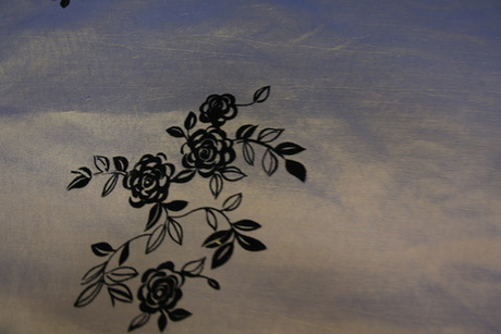 Тафта жатая вышивка серо-бежевая с черными цветами