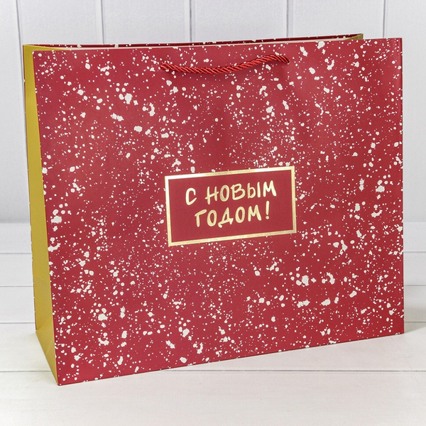 
          Пакет подарочный 39.5 х 33 х 15 см "Новый год" с тиснением (Красный)