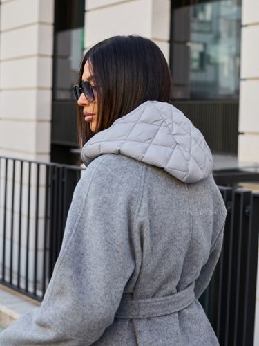 Серое шерстяное пальто с утепленным жилетом